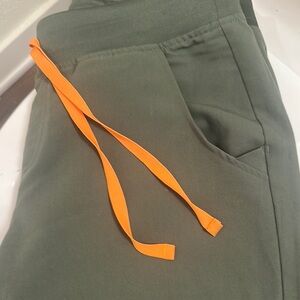 Figs, moss, color, medium petite Zamora jogger